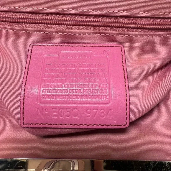 Vintage Rare Coach 9734 Pink Suede Kisslock Baguette Bag Silver Hardware Y2K